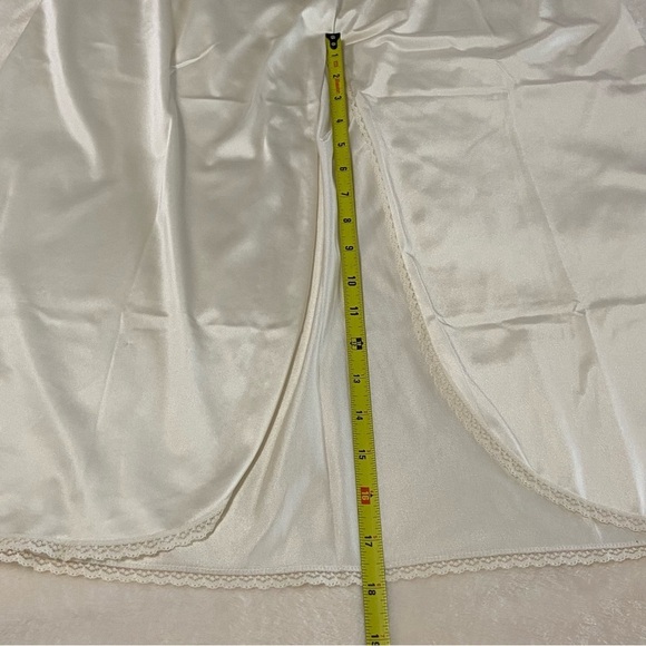 VANITY FAIR / Cream 30" Slip Size L - Picture 8 of 8